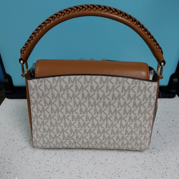 Michael Kors Karlie Small Studded Logo vanilla acorn NWT - Picture 2 of 3